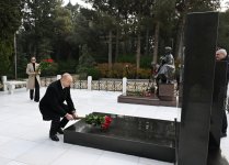 Prezident İlham Əliyev və Birinci xanım Mehriban Əliyeva Ümummilli Lider Heydər Əliyevin məzarını ziyarət ediblər (FOTO/VİDEO) (YENİLƏNİB)