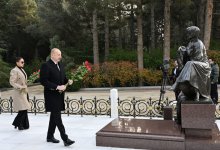 Prezident İlham Əliyev və Birinci xanım Mehriban Əliyeva Ümummilli Lider Heydər Əliyevin məzarını ziyarət ediblər (FOTO/VİDEO) (YENİLƏNİB)
