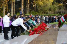 Azərbaycan Könüllüləri Ulu Öndər Heydər Əliyevin məzarını ziyarət ediblər (FOTO)