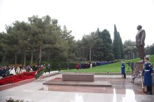 Azərbaycan xalqı Ulu Öndər Heydər Əliyevin xatirəsini yad edib (FOTO) (ƏLAVƏ OLUNUB)