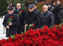 Azərbaycan xalqı Ulu Öndər Heydər Əliyevin xatirəsini yad edib (FOTO) (ƏLAVƏ OLUNUB)