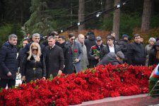Azərbaycan xalqı Ulu Öndər Heydər Əliyevin xatirəsini yad edib (FOTO) (ƏLAVƏ OLUNUB)