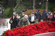 Azərbaycan xalqı Ulu Öndər Heydər Əliyevin xatirəsini yad edib (FOTO) (ƏLAVƏ OLUNUB)