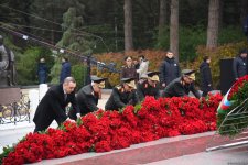 Azərbaycan xalqı Ulu Öndər Heydər Əliyevin xatirəsini yad edib (FOTO) (ƏLAVƏ OLUNUB)
