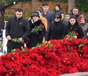 Azərbaycan xalqı Ulu Öndər Heydər Əliyevin xatirəsini yad edib (FOTO) (ƏLAVƏ OLUNUB)