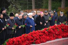 Azərbaycan xalqı Ulu Öndər Heydər Əliyevin xatirəsini yad edib (FOTO) (ƏLAVƏ OLUNUB)