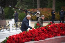 Azərbaycan xalqı Ulu Öndər Heydər Əliyevin xatirəsini yad edib (FOTO) (ƏLAVƏ OLUNUB)