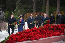 Azərbaycan xalqı Ulu Öndər Heydər Əliyevin xatirəsini yad edib (FOTO) (ƏLAVƏ OLUNUB)