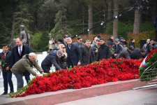 Azərbaycan xalqı Ulu Öndər Heydər Əliyevin xatirəsini yad edib (FOTO) (ƏLAVƏ OLUNUB)