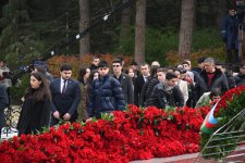 Azərbaycan xalqı Ulu Öndər Heydər Əliyevin xatirəsini yad edib (FOTO) (ƏLAVƏ OLUNUB)