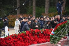 Azərbaycan xalqı Ulu Öndər Heydər Əliyevin xatirəsini yad edib (FOTO) (ƏLAVƏ OLUNUB)