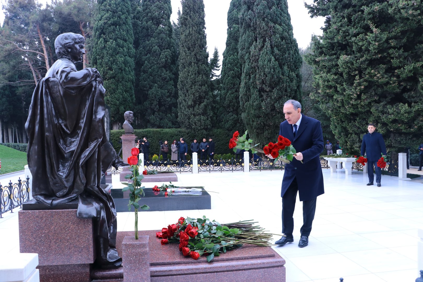 Prokurorluq əməkdaşları anım günü ilə bağlı Fəxri Xiyabanı ziyarət edib (FOTO)