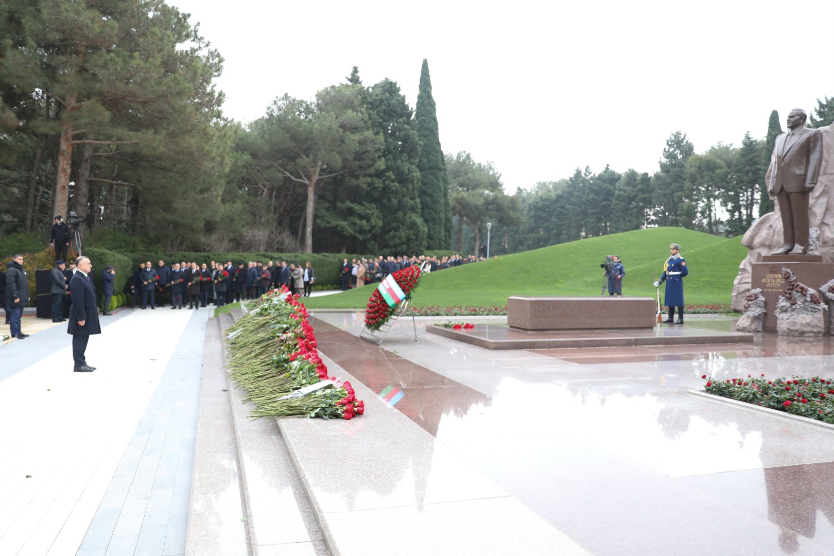 Səhiyyə Nazirliyinin rəhbərliyi ulu öndər Heydər Əliyevin əziz xatirəsini yad edib (FOTO)
