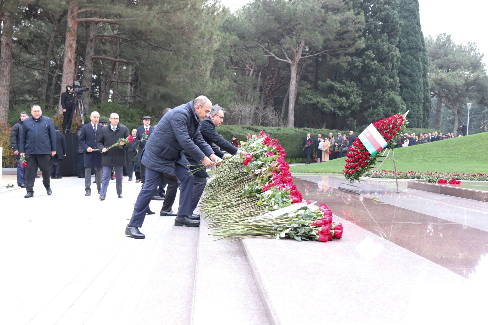 Səhiyyə Nazirliyinin rəhbərliyi ulu öndər Heydər Əliyevin əziz xatirəsini yad edib (FOTO)