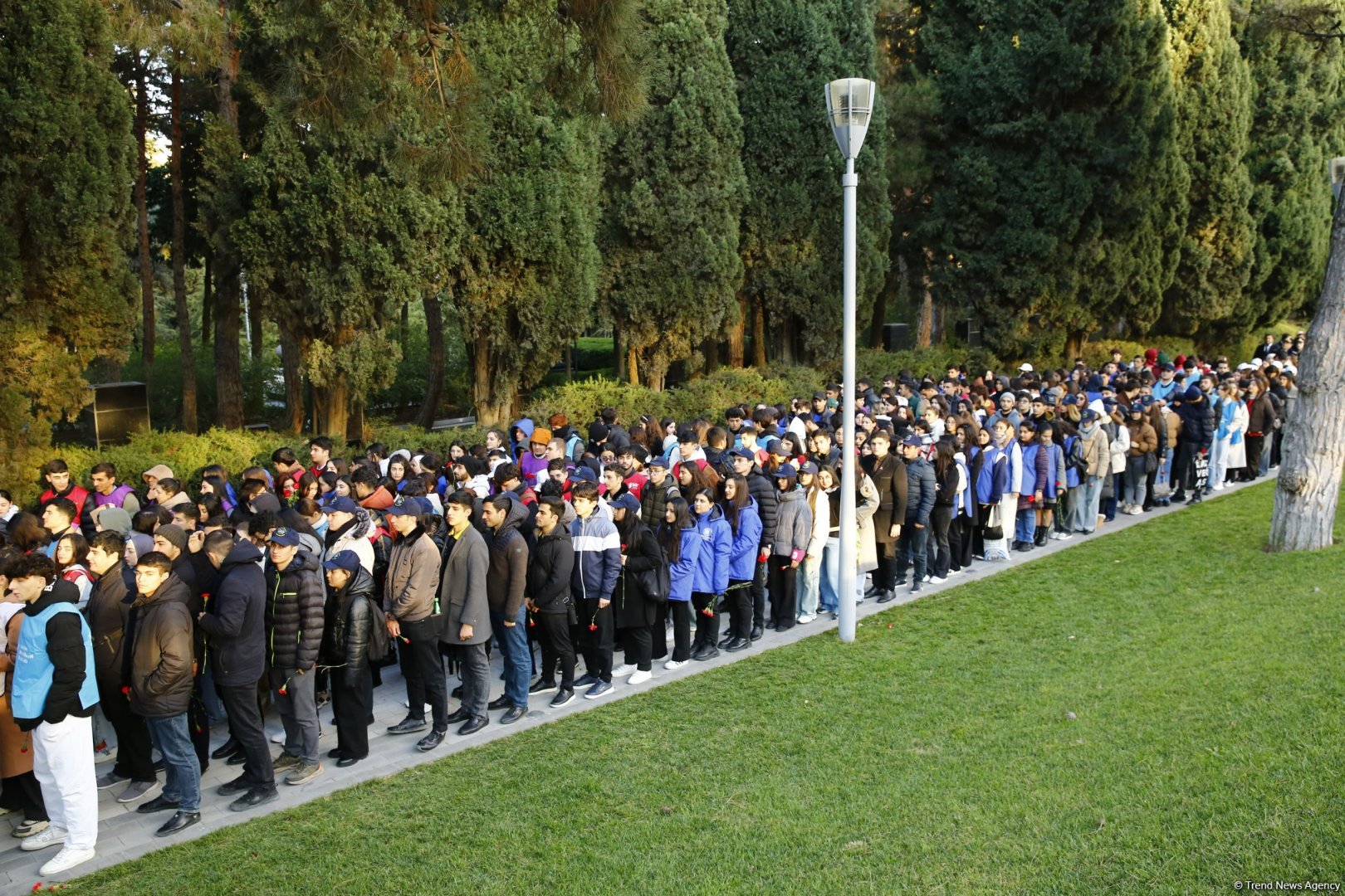 Azərbaycan Könüllüləri Ulu Öndər Heydər Əliyevin məzarını ziyarət ediblər (FOTO)