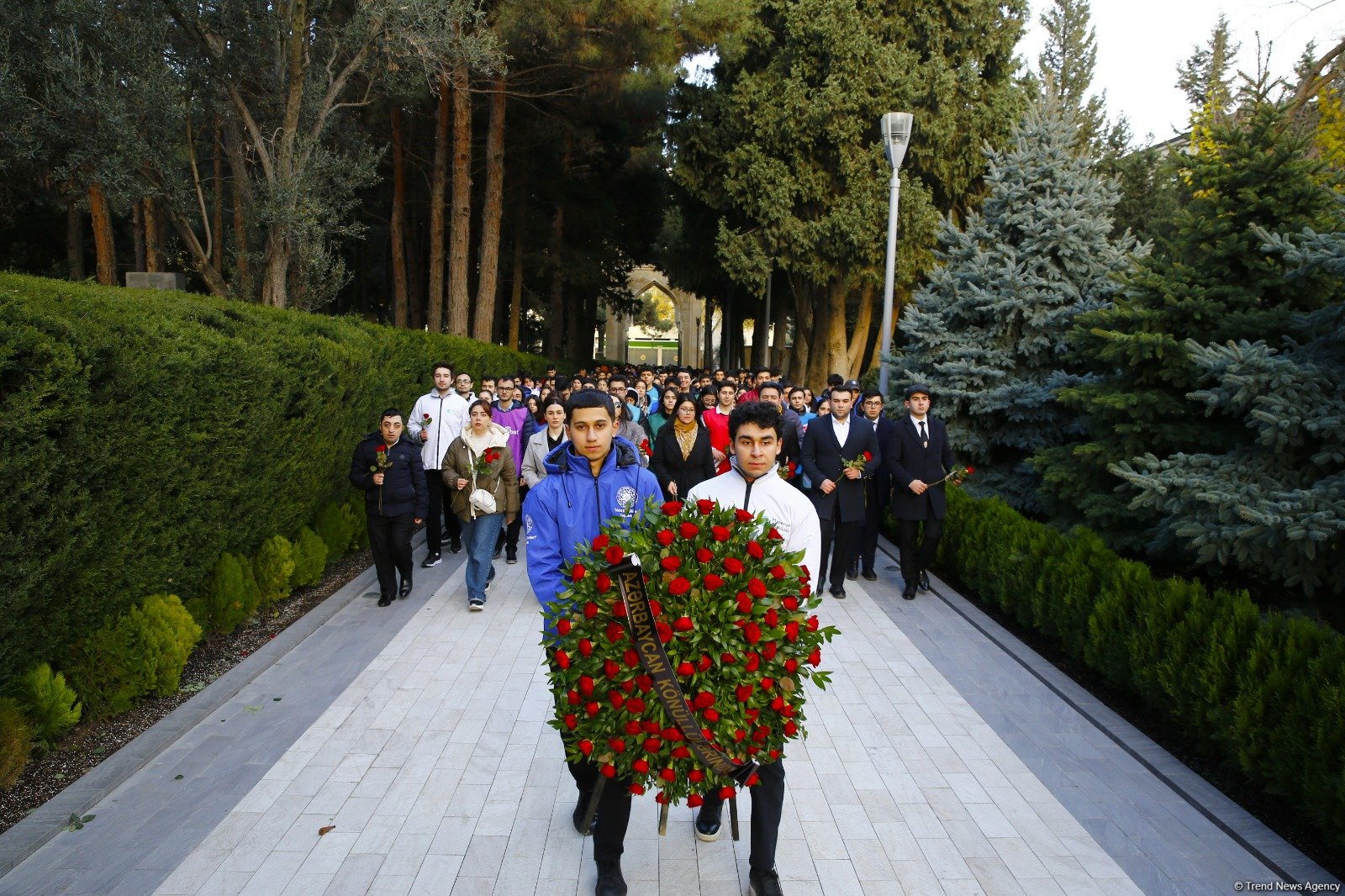 Azərbaycan Könüllüləri Ulu Öndər Heydər Əliyevin məzarını ziyarət ediblər (FOTO)