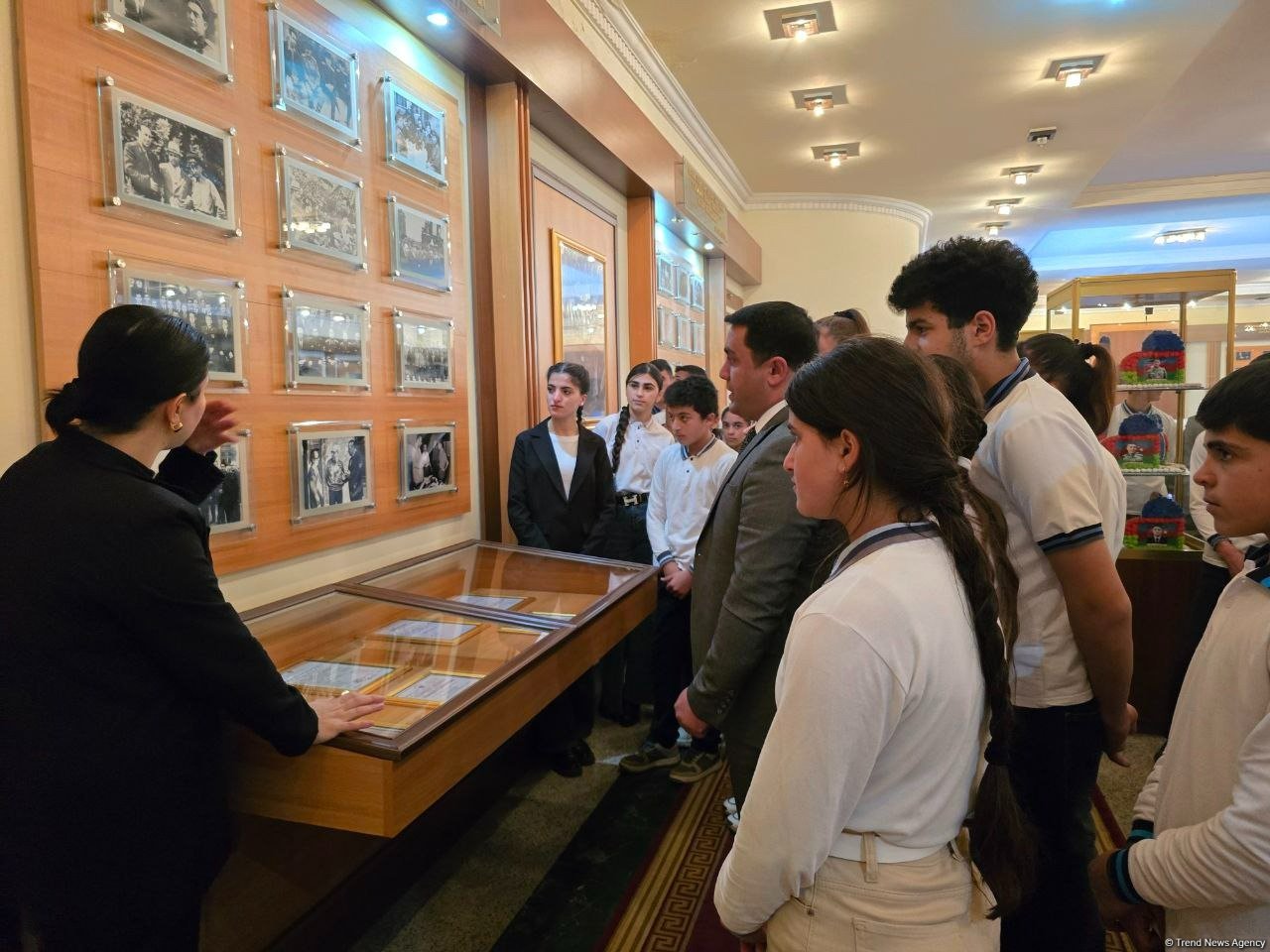 Azərbaycan Könüllüləri Ulu Öndər Heydər Əliyevin məzarını ziyarət ediblər (FOTO)