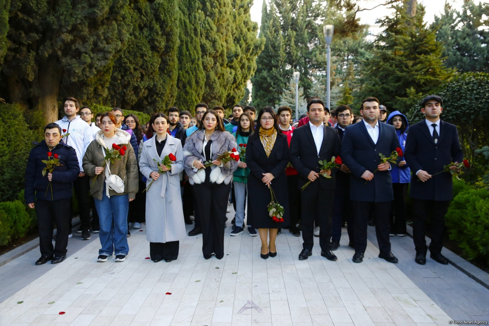 Azərbaycan Könüllüləri Ulu Öndər Heydər Əliyevin məzarını ziyarət ediblər (FOTO)