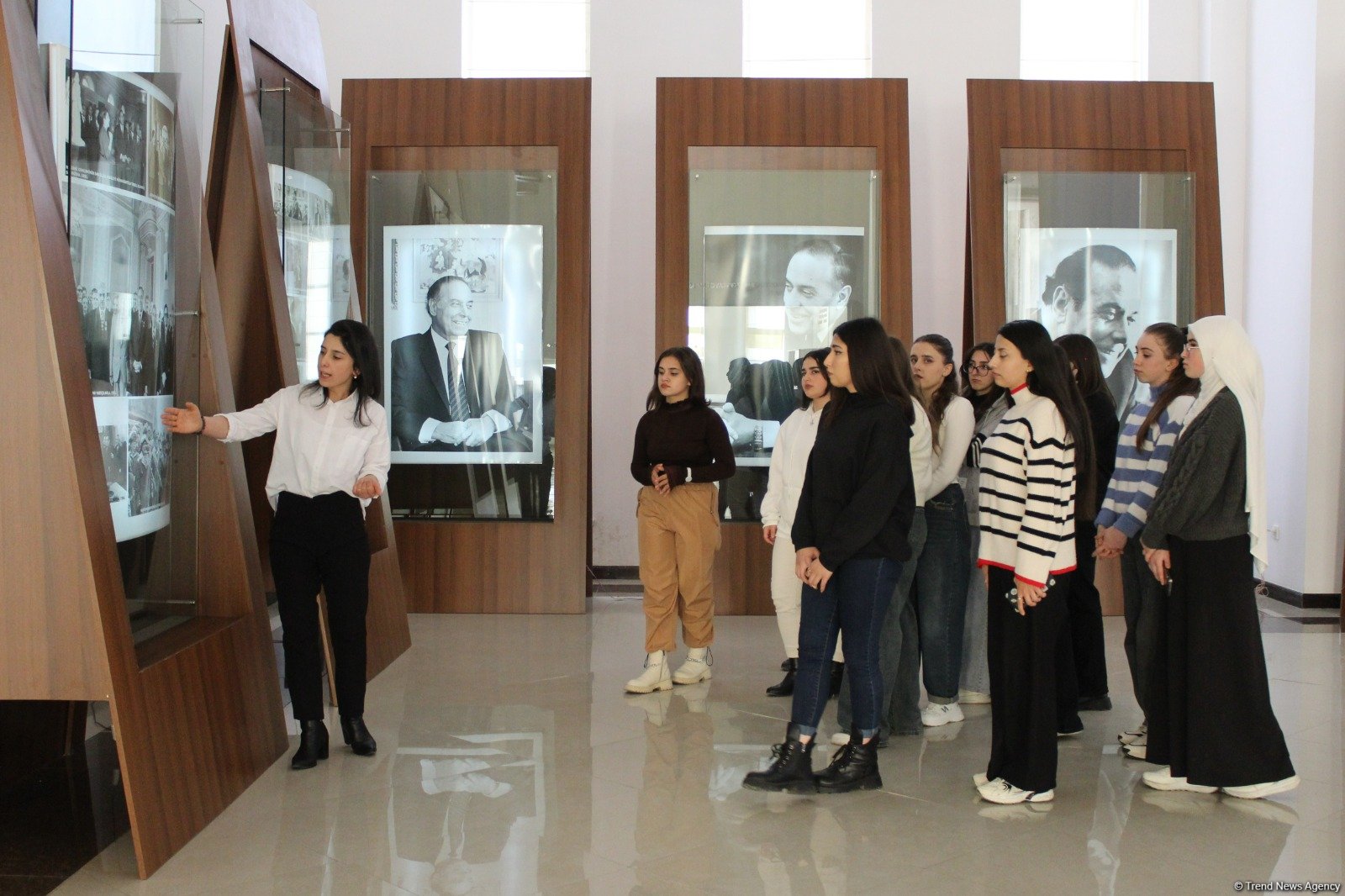 Azərbaycan Könüllüləri Ulu Öndər Heydər Əliyevin məzarını ziyarət ediblər (FOTO)