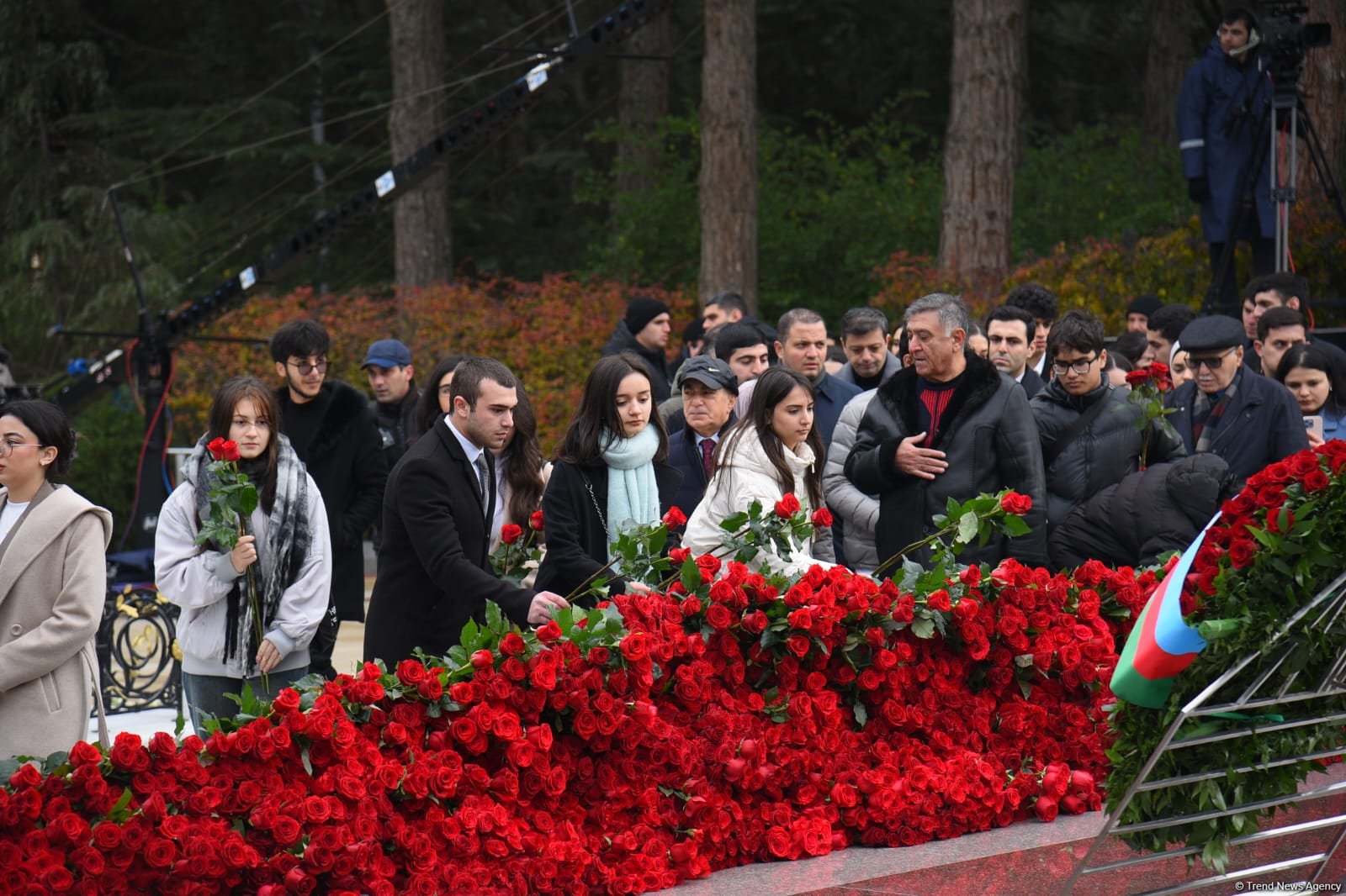 Azərbaycan xalqı Ulu Öndər Heydər Əliyevin xatirəsini yad edib (FOTO) (ƏLAVƏ OLUNUB)