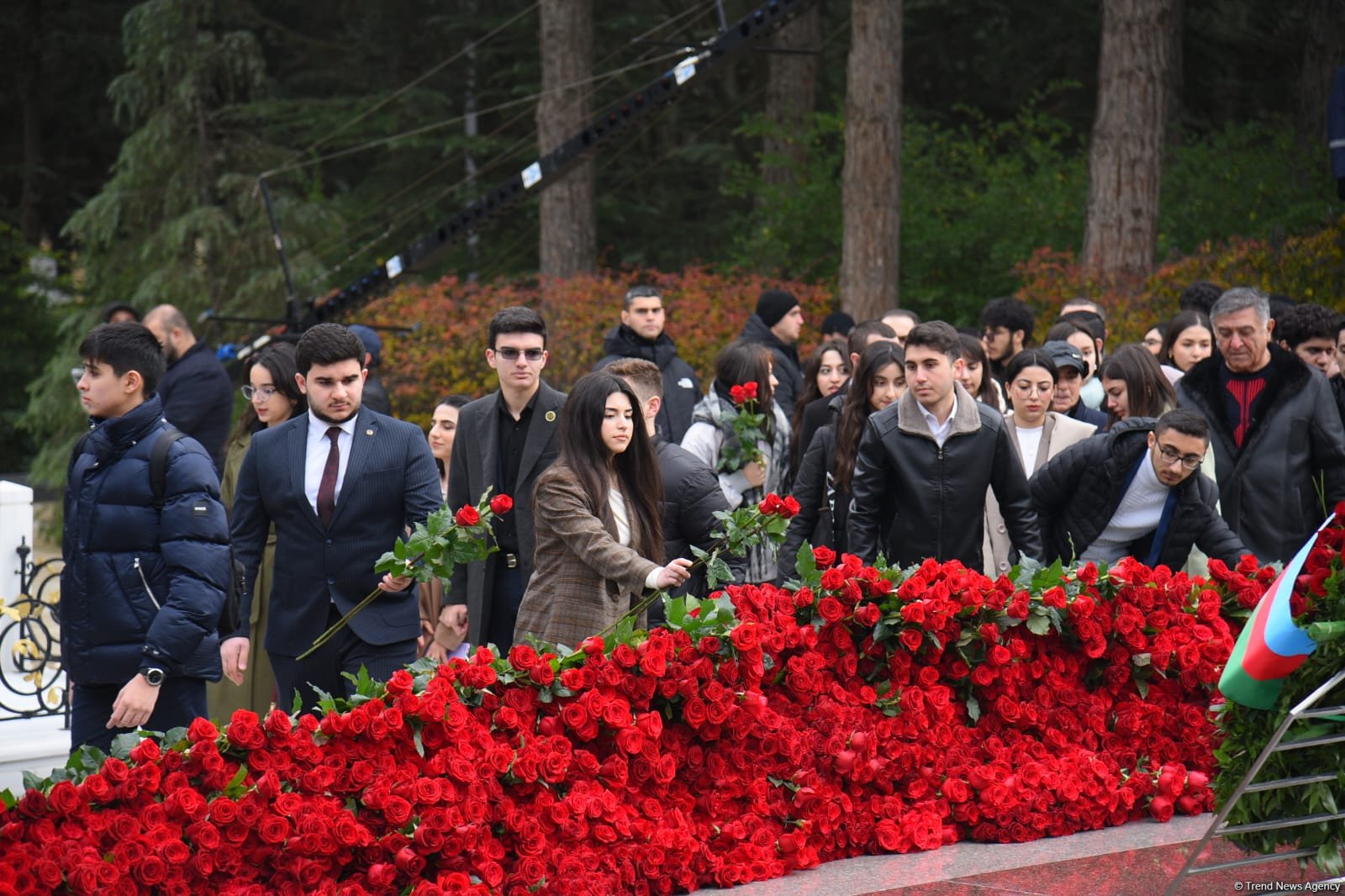 Azərbaycan xalqı Ulu Öndər Heydər Əliyevin xatirəsini yad edib (FOTO) (ƏLAVƏ OLUNUB)