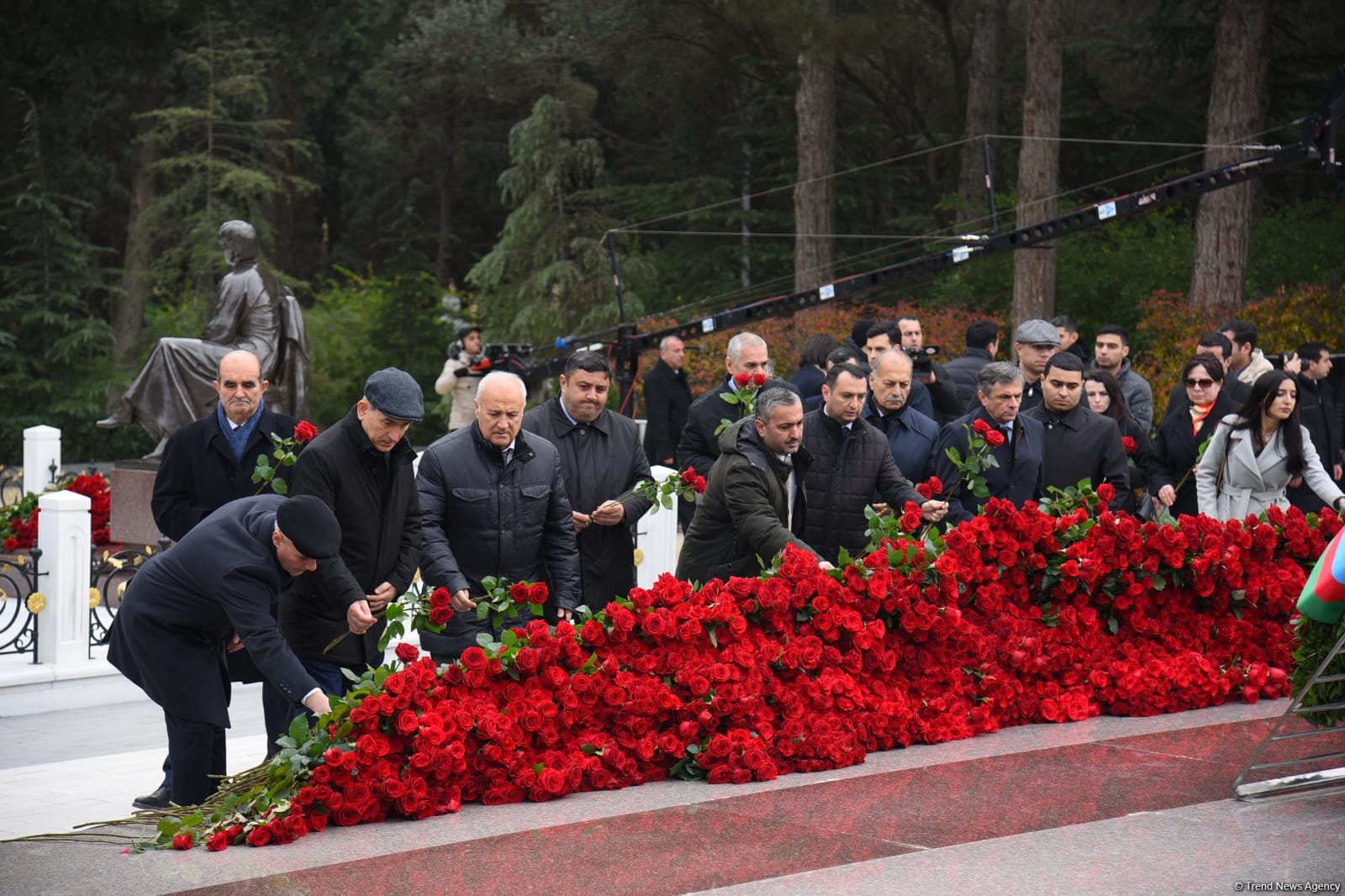 Azərbaycan xalqı Ulu Öndər Heydər Əliyevin xatirəsini yad edib (FOTO) (ƏLAVƏ OLUNUB)