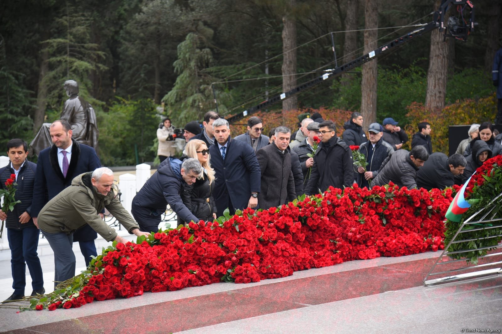 Azərbaycan xalqı Ulu Öndər Heydər Əliyevin xatirəsini yad edib (FOTO) (ƏLAVƏ OLUNUB)