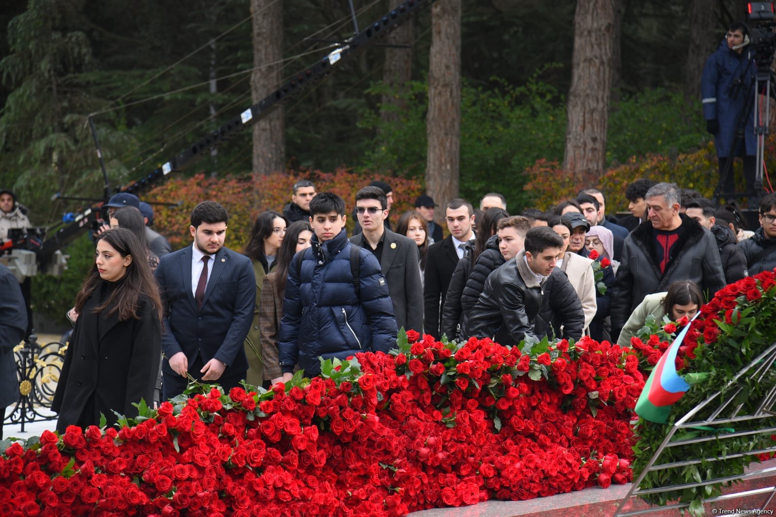 Azərbaycan xalqı Ulu Öndər Heydər Əliyevin xatirəsini yad edib (FOTO) (ƏLAVƏ OLUNUB)