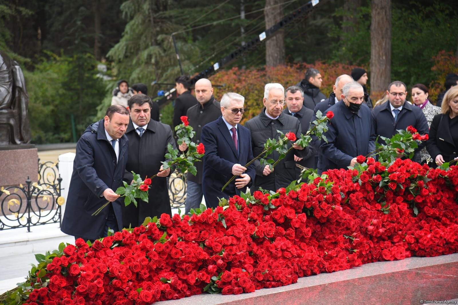 Azərbaycan xalqı Ulu Öndər Heydər Əliyevin xatirəsini yad edib (FOTO) (ƏLAVƏ OLUNUB)