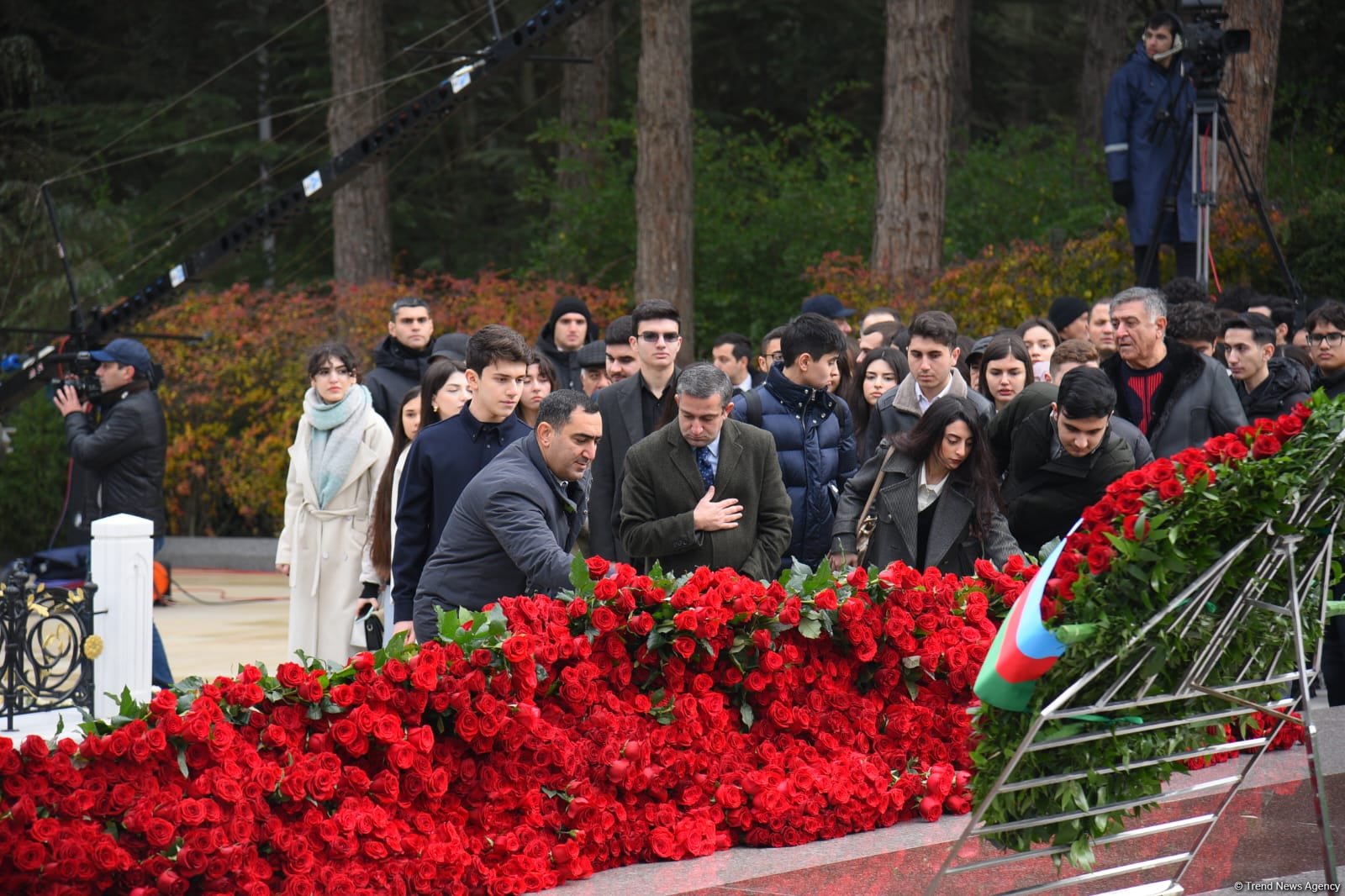 Azərbaycan xalqı Ulu Öndər Heydər Əliyevin xatirəsini yad edib (FOTO) (ƏLAVƏ OLUNUB)