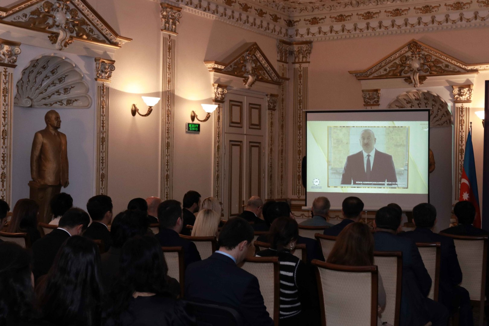 Dövlət Komitəsində Ulu Öndər Heydər Əliyevin xatirəsi anılıb (FOTO)