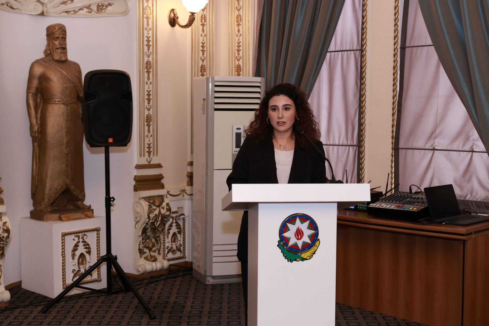 Dövlət Komitəsində Ulu Öndər Heydər Əliyevin xatirəsi anılıb (FOTO)