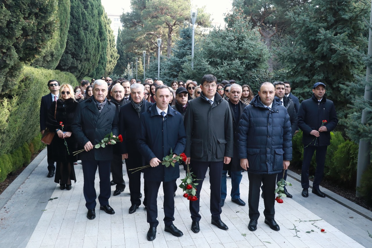 Dövlət Komitəsində Ulu Öndər Heydər Əliyevin xatirəsi anılıb (FOTO)