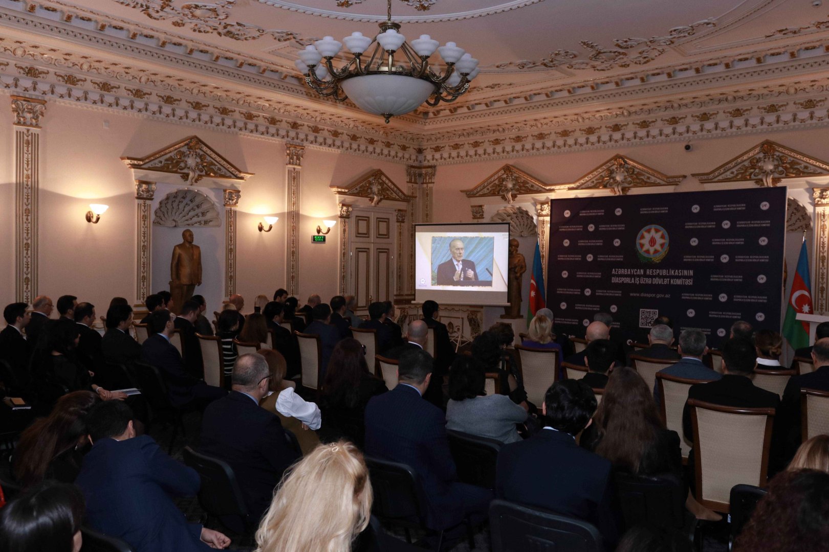Dövlət Komitəsində Ulu Öndər Heydər Əliyevin xatirəsi anılıb (FOTO)