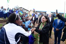 Heydər Əliyev Fondu “Afrika ölkələrində təhsil və mədəniyyətin inkişafı” layihəsini həyata keçirir (FOTO)