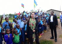 Heydər Əliyev Fondu “Afrika ölkələrində təhsil və mədəniyyətin inkişafı” layihəsini həyata keçirir (FOTO)