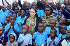 Heydər Əliyev Fondu “Afrika ölkələrində təhsil və mədəniyyətin inkişafı” layihəsini həyata keçirir (FOTO)