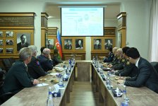 NATO Müdafiə Kollecinin nümayəndə heyəti ilə hərbi təhsil sahəsində məsələlərə dair fikir mübadiləsi aparılıb (FOTO)