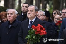 Xarici İşlər Nazirliyinin rəhbərliyi ulu öndər Heydər Əliyevin əziz xatirəsini yad edib (FOTO)