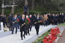 Xarici İşlər Nazirliyinin rəhbərliyi ulu öndər Heydər Əliyevin əziz xatirəsini yad edib (FOTO)