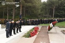 Xarici İşlər Nazirliyinin rəhbərliyi ulu öndər Heydər Əliyevin əziz xatirəsini yad edib (FOTO)