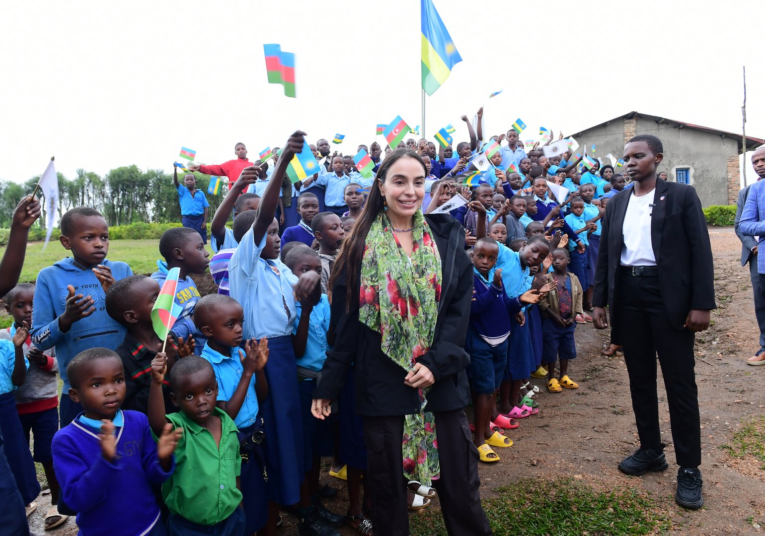 Heydər Əliyev Fondu “Afrika ölkələrində təhsil və mədəniyyətin inkişafı” layihəsini həyata keçirir (FOTO)