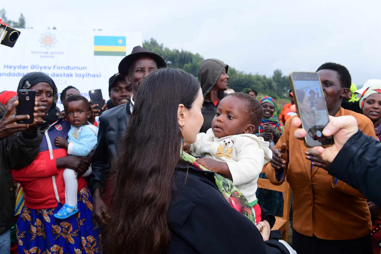 Heydər Əliyev Fondu “Afrika ölkələrində təhsil və mədəniyyətin inkişafı” layihəsini həyata keçirir (FOTO)
