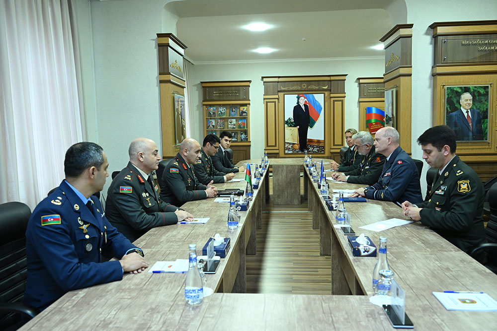 NATO Müdafiə Kollecinin nümayəndə heyəti ilə hərbi təhsil sahəsində məsələlərə dair fikir mübadiləsi aparılıb (FOTO)