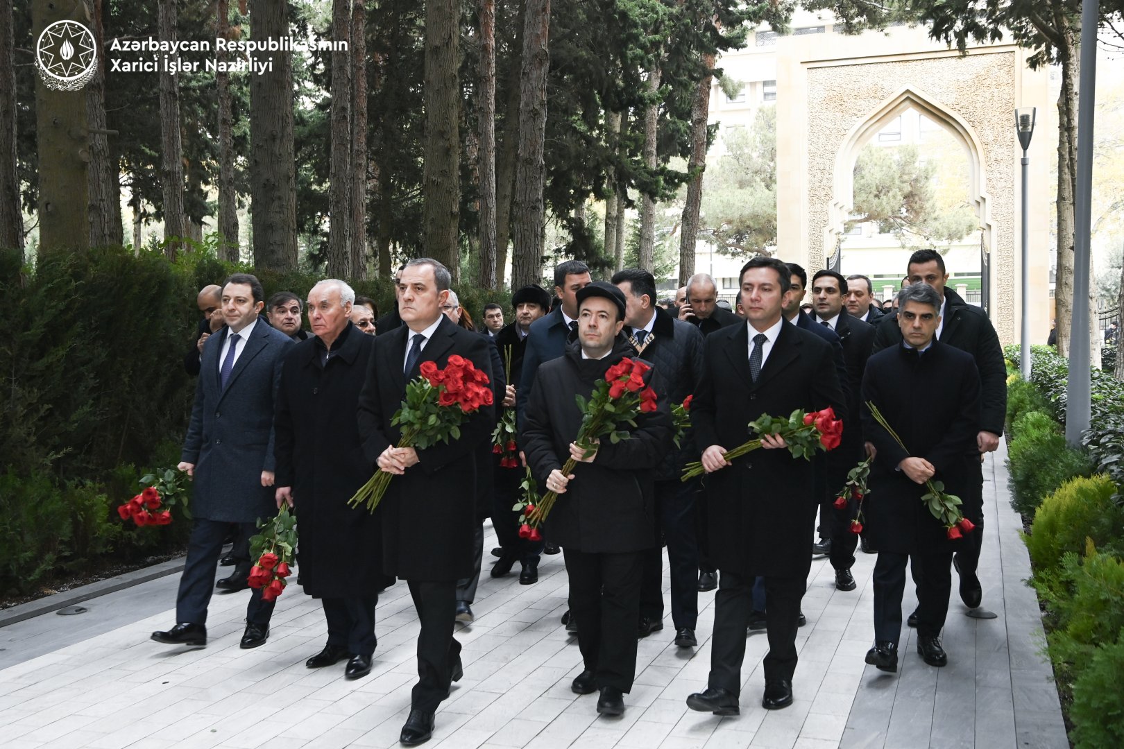 Xarici İşlər Nazirliyinin rəhbərliyi ulu öndər Heydər Əliyevin əziz xatirəsini yad edib (FOTO)