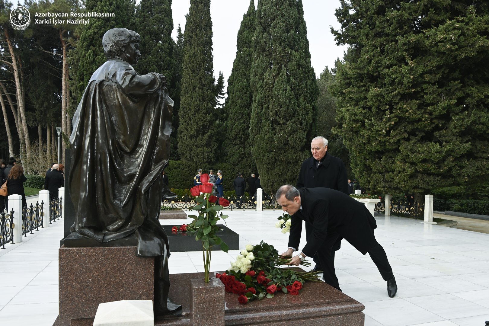 Xarici İşlər Nazirliyinin rəhbərliyi ulu öndər Heydər Əliyevin əziz xatirəsini yad edib (FOTO)