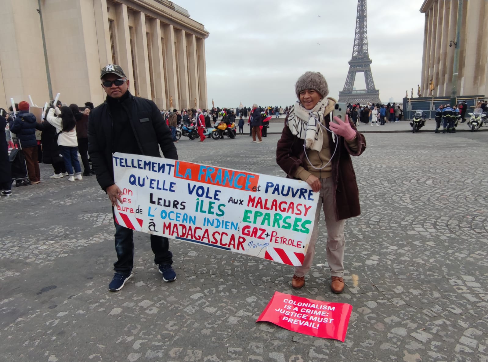 Parisdə Fransanın müstəmləkəçilik siyasətinə qarşı aksiya keçirilib (FOTO/VİDEO)