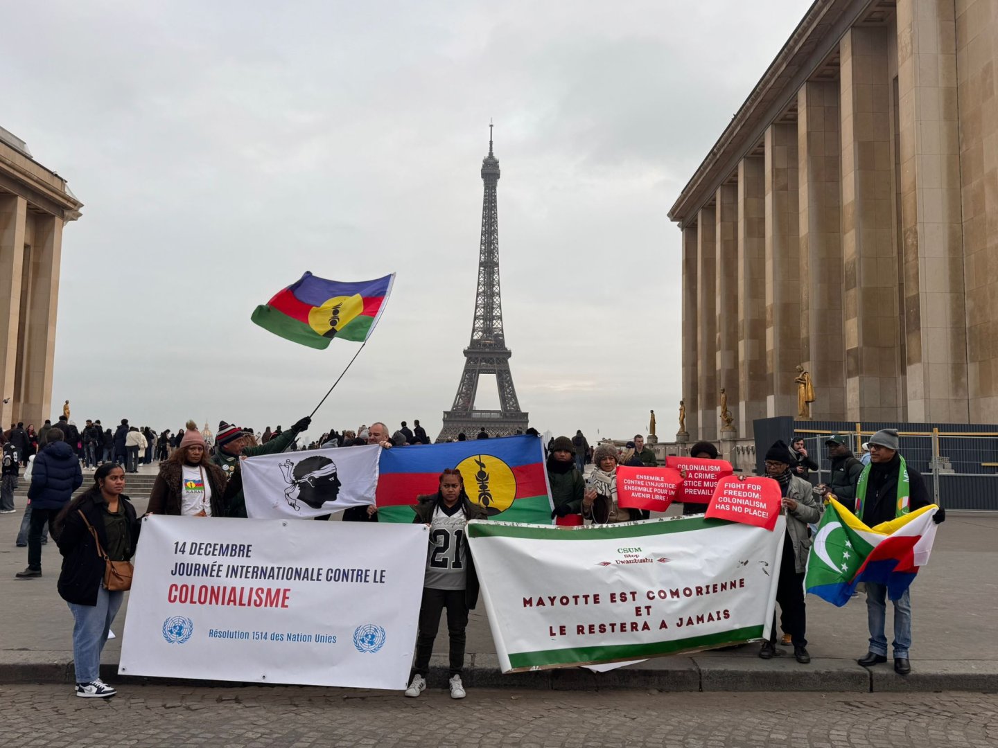 Parisdə Fransanın müstəmləkəçilik siyasətinə qarşı aksiya keçirilib (FOTO/VİDEO)