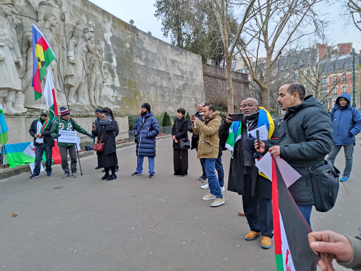 Parisdə Fransanın müstəmləkəçilik siyasətinə qarşı aksiya keçirilib (FOTO/VİDEO)