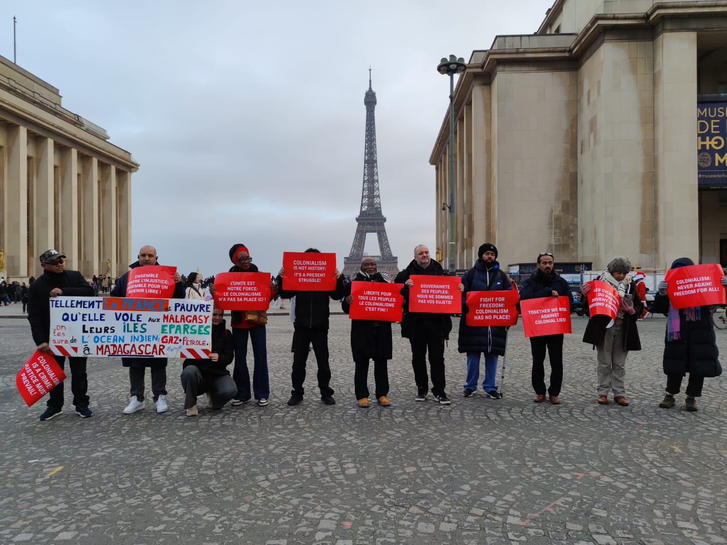 Parisdə Fransanın müstəmləkəçilik siyasətinə qarşı aksiya keçirilib (FOTO/VİDEO)